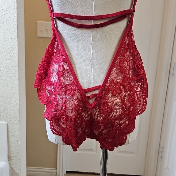 Elegant Seductive Red Scalloped Lace Teddy Bodysuit - Picture 9 of 12